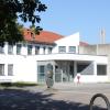 Der Haupteingang der JVA Neuburg-Herrenwörth. Dort sollen ebenfalls Gefangene geschlagen worden sein. 