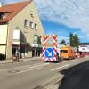 Die Bahnhofstraße in Krumbach wird ab 16. Juni halbseitig und in den Sommerferien voll gesperrt. Bereits im Oktober wurde die Asphaltschicht für die anstehenden Sanierungsarbeiten untersucht.