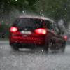 Vorsicht unterwegs: Bei Hagel Tempo drosseln und Warnblinker nutzen.
