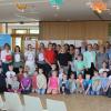 Bei einer Feier in der Grundschule Aichach-Nord übergaben zwölf Schulen aus dem Landkreis eine rekordverdächtige Spendensumme an Mary's Meals.